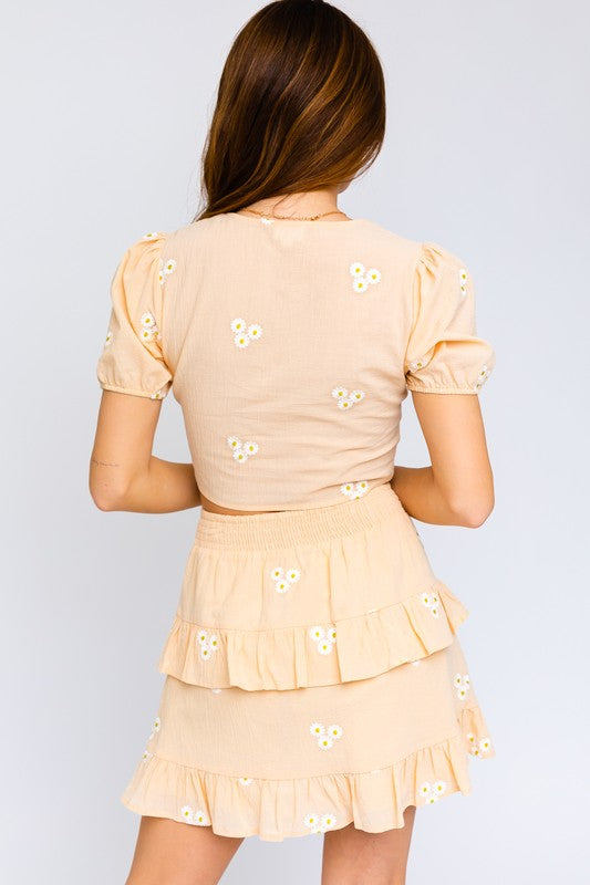 Half Sleeve Daisy Embroidered Top